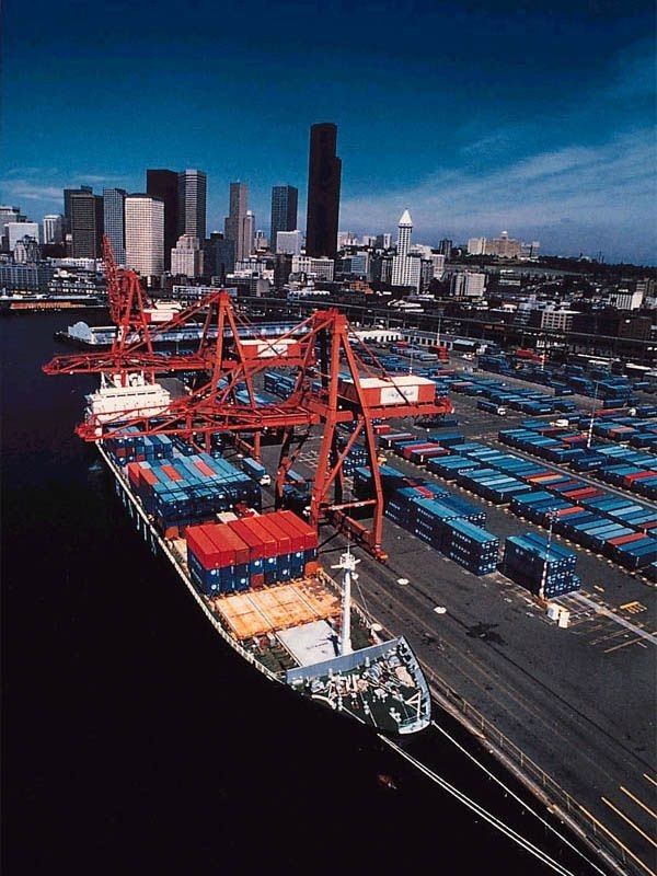 Fungsi Strategis Pelabuhan Dalam Rantai Pasok Nasional